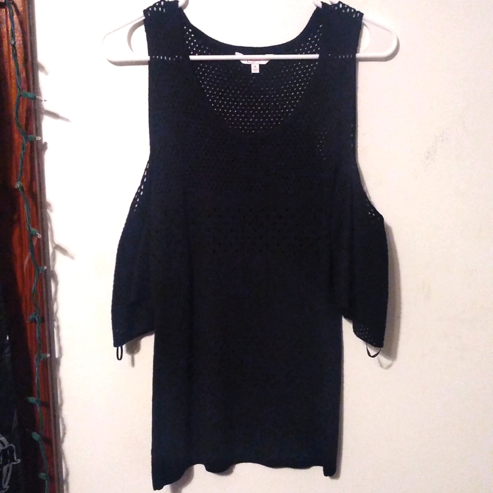 Peek-a-boo Shoulder Top